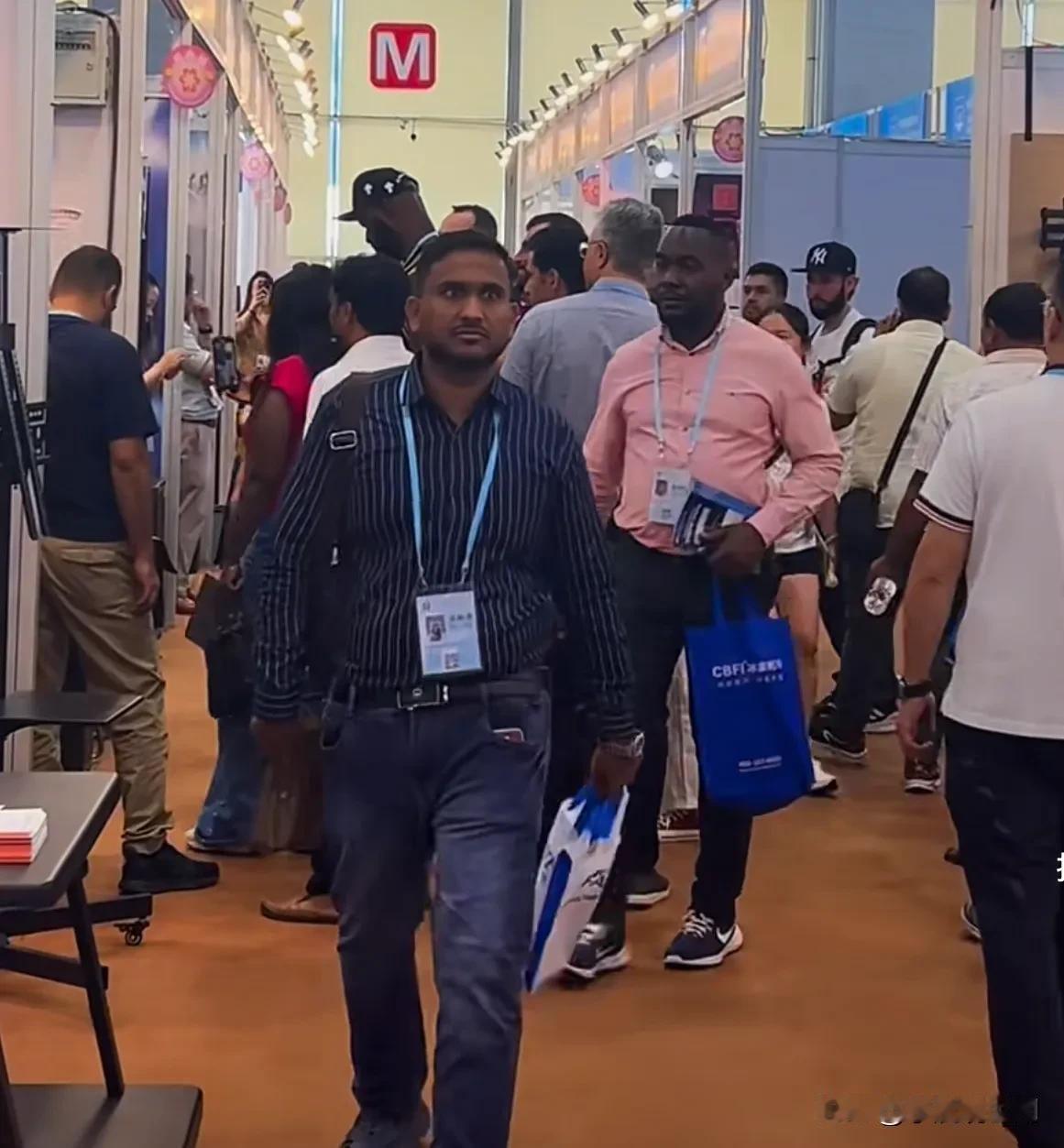 广州举办的广交会上，印度人也很多，放眼望去绝大部分都是亚非拉的友人，看来他们还是