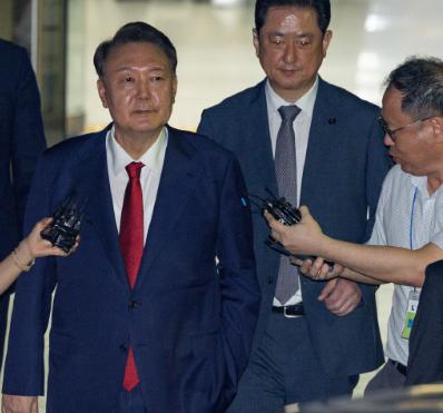 10日凌晨2时7分许，韩国前总统尹锡悦时隔124天再次被逮捕，被收监在首尔拘留所