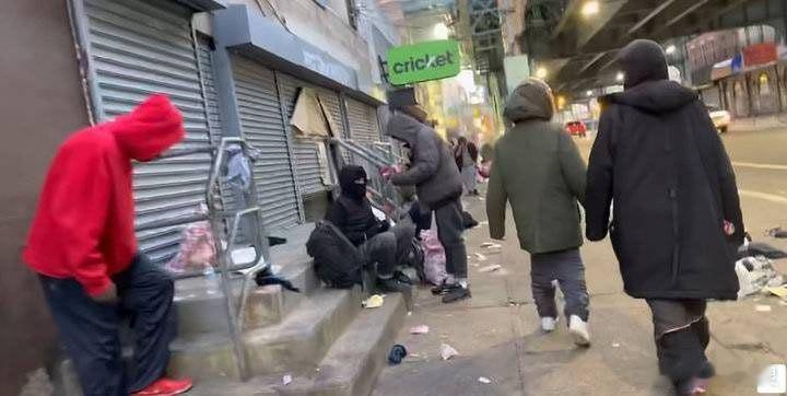 网友讨论美国存在斩杀线斩杀线 “斩杀线”这个词火了🔥完美解释了:美国这个国家每