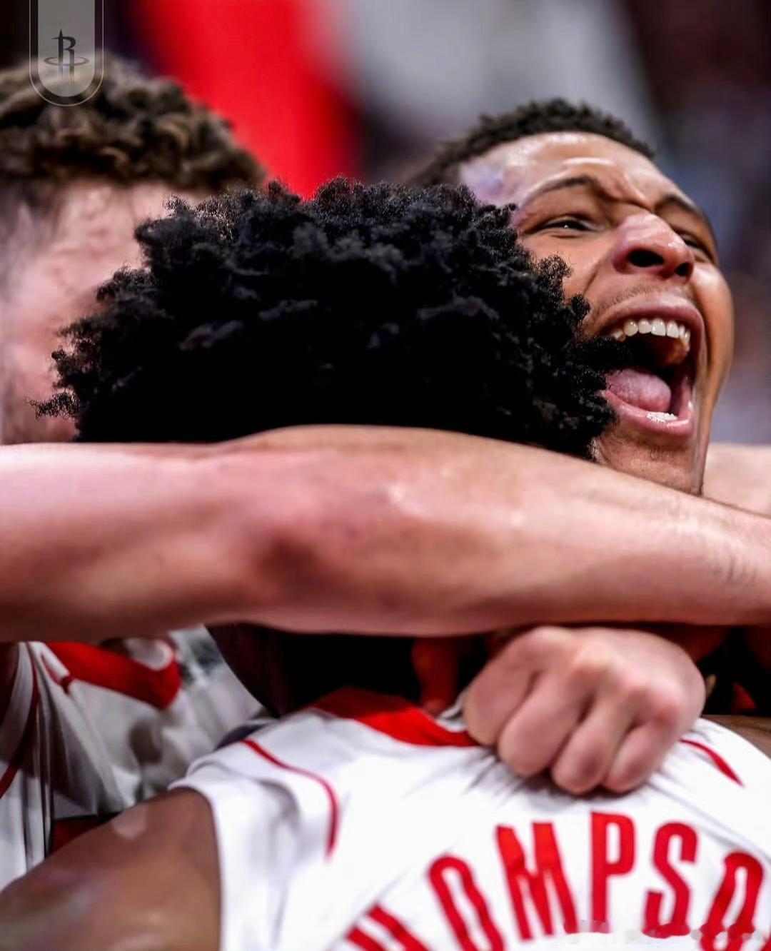 努力在回忆赛季和76人第一次交锋时发生了什么，那会奥科吉还是先发，电风扇来到轮换