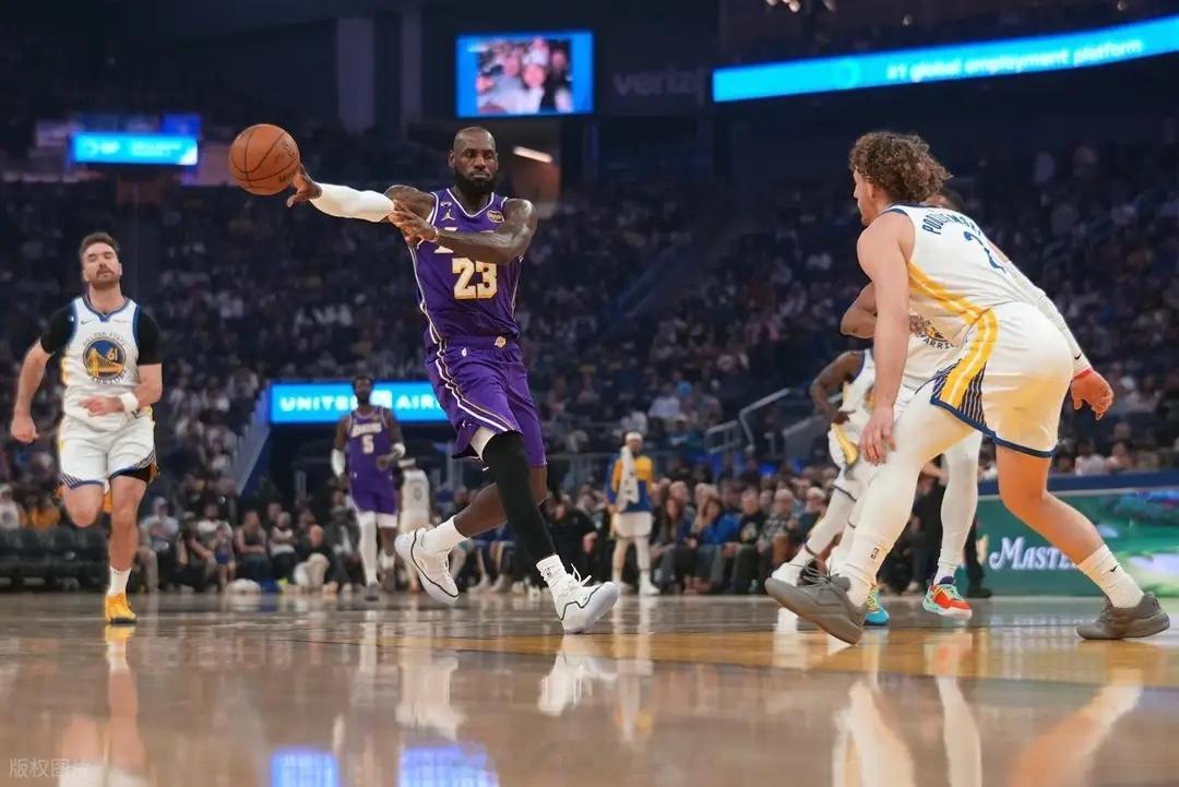 nba 库里轮休！詹姆斯复出26+8+11 湖人大胜勇士守住西部第4湖人战胜勇士