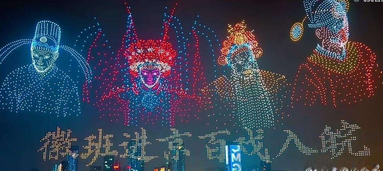 合肥人今晚的朋友圈，怕是被天鹅湖无人机秀承包了吧！以天为幕，以城为景，每一个画面