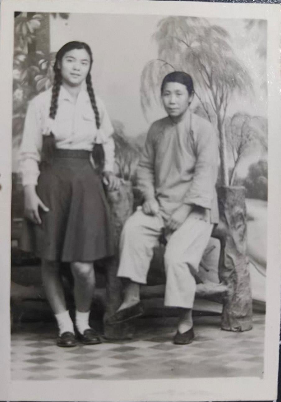 民国老照片上，女子三寸小脚历历在目，承载着旧时代女性难言的苦难。回望沧桑历史，才