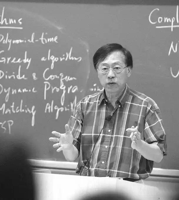 明明在美国坐拥鲜花、豪宅、终身教职，站在计算机学术顶端，姚期智为何非要抛下一切回