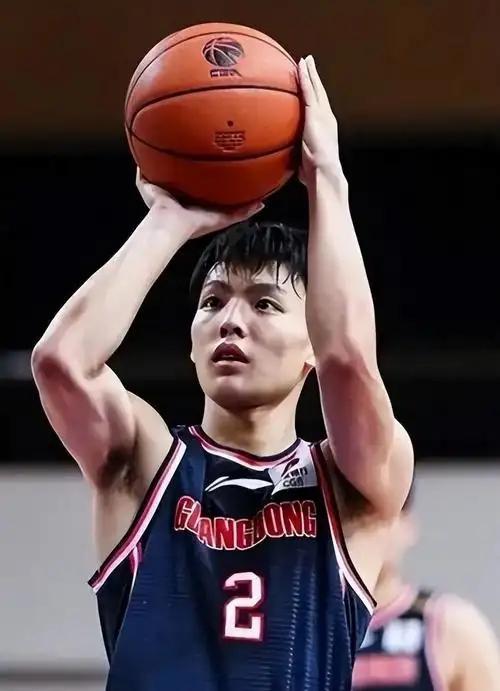 另类“留洋”，徐杰这次真不是去走过场。
 
结束本届男篮集训周期后，徐杰前往洛杉