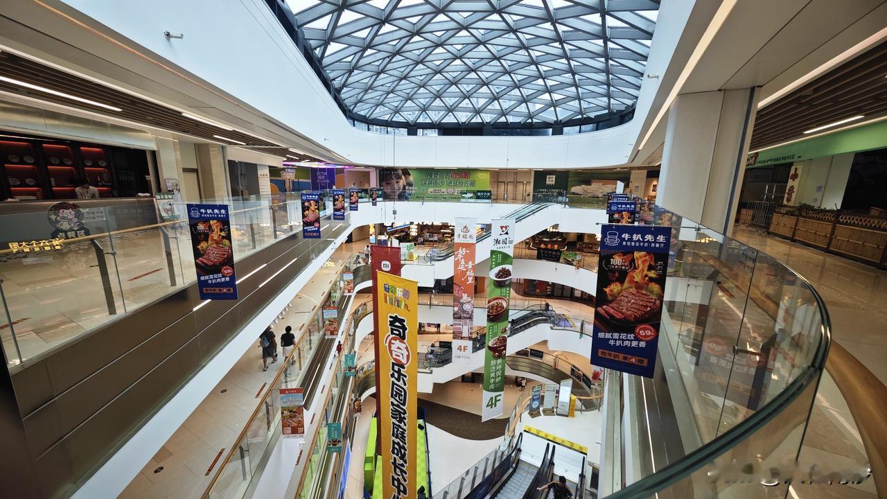 又来悦方城吃吃喝喝了，没传闻那么冷，也就是五层的面积食店有几家闭店了，比如我还挺