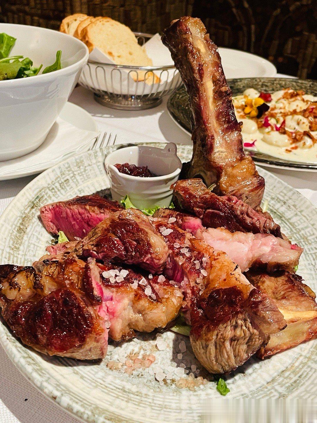 营养师的假期饮食：各种牛肉+甜品🍮[允悲][允悲][允悲] 不过每天走了2万步