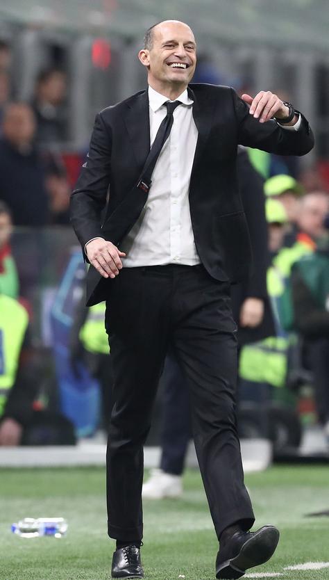 阿莱格里在米兰德比中获胜，这么多年过去了，米兰城的两支球队更换了很多球员和教练。