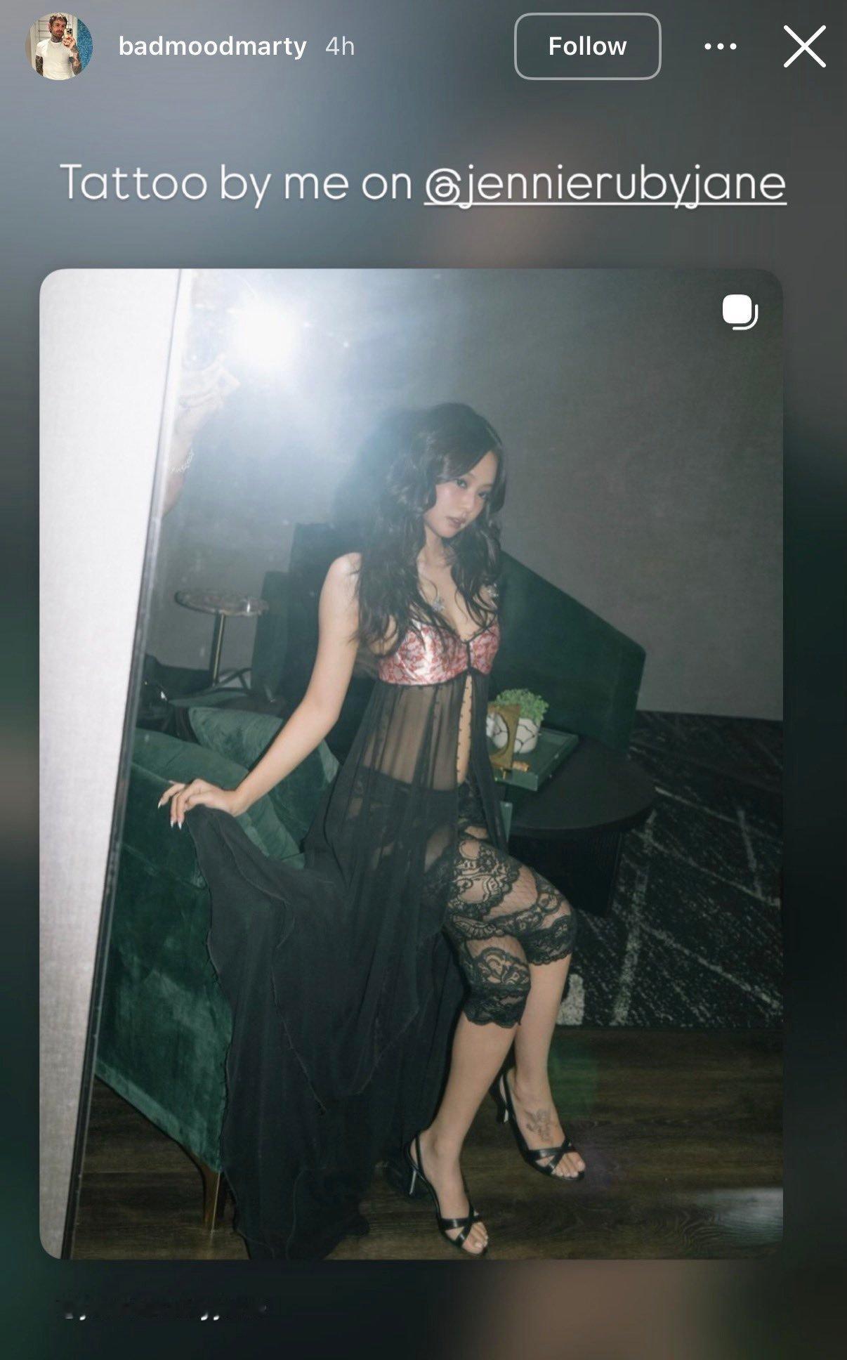 Jennie脚踝纹身不是贴的是真纹了纹身师发布快拍“这是我给Jennie纹的纹身
