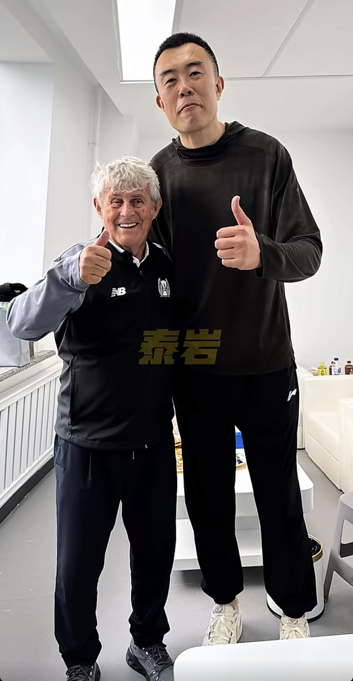 中国足球真是难为米卢这位小老头了，前几天还在疆超的和田赛区开球，现在又跑到辽宁沈