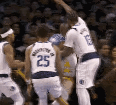 大胆！独行侠25号是谁？
居然敢大帽詹皇，你看你都把老詹，帽得开始怀疑人生了。