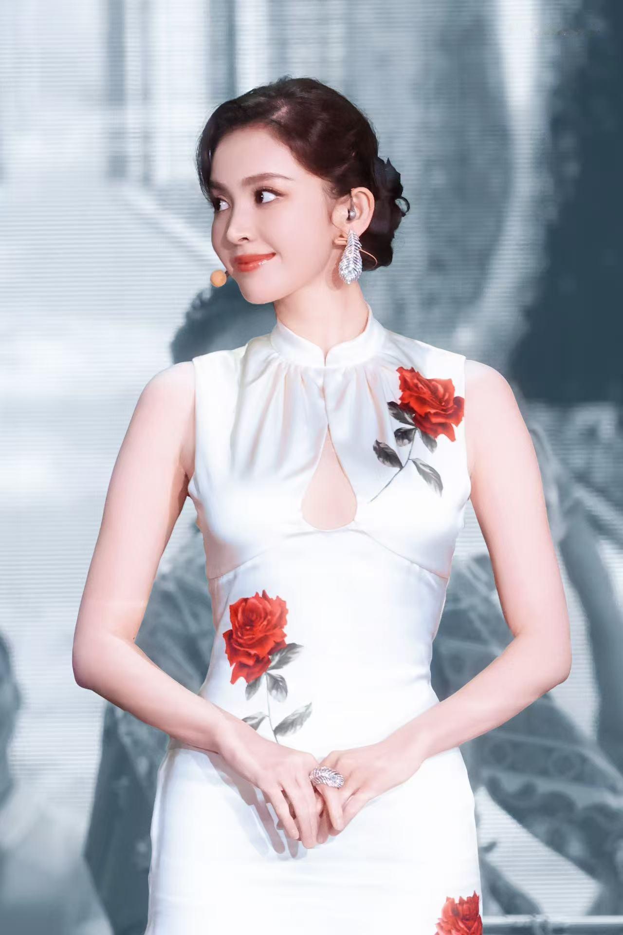 回顾娜扎金鸡奖舞台，玫瑰旗袍美娜🌹 