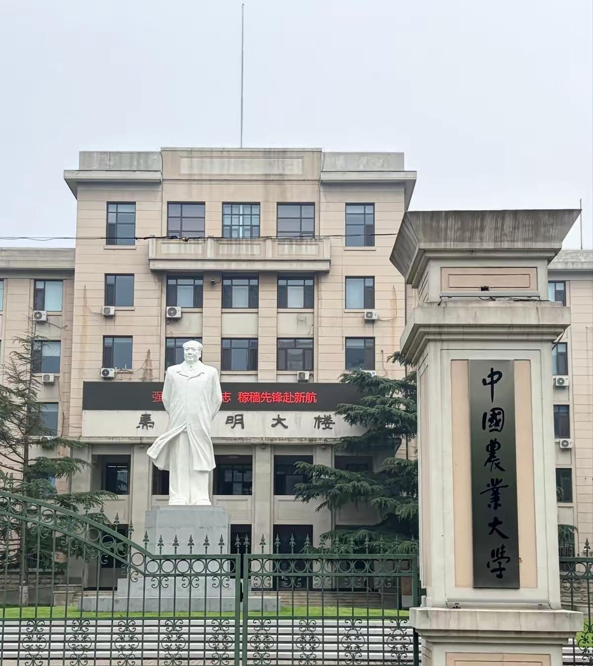 昨日，我带着女儿和小外孙一同回往下元，探望定居在太原理工大学的双亲。两位年逾九旬