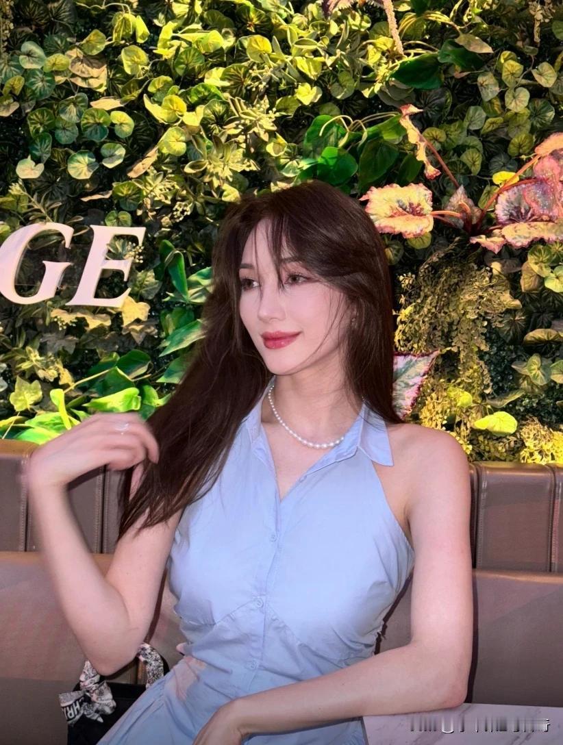 杨政女友照片被网友挖出！杨政在社媒宣布退出CBA体测，他表示，要多陪伴家人女友，