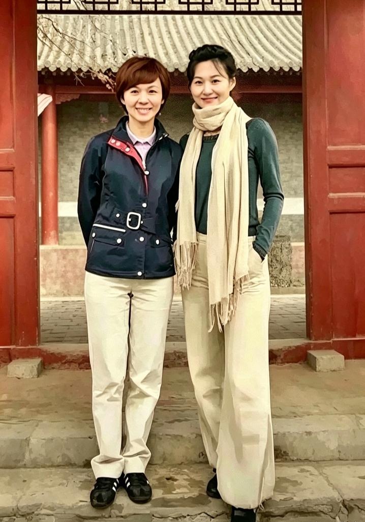 李梓萌和欧阳夏丹，都是1977年生，今年49岁，至今未婚，相长完美、颜值爆表、才