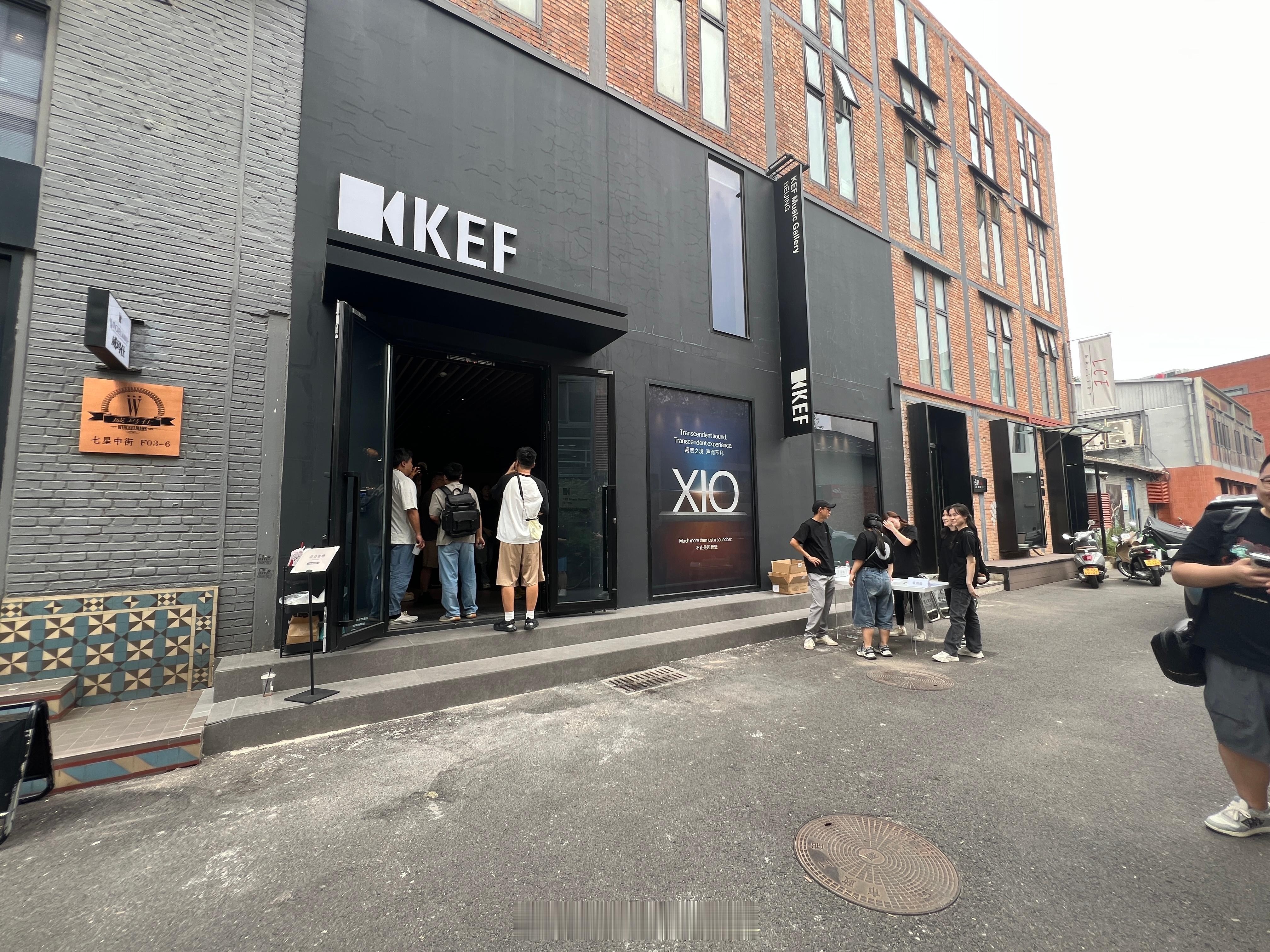 我爱音频网作为受邀媒体参加【Nothing 2025旗舰新品体验会】，现场艺术感