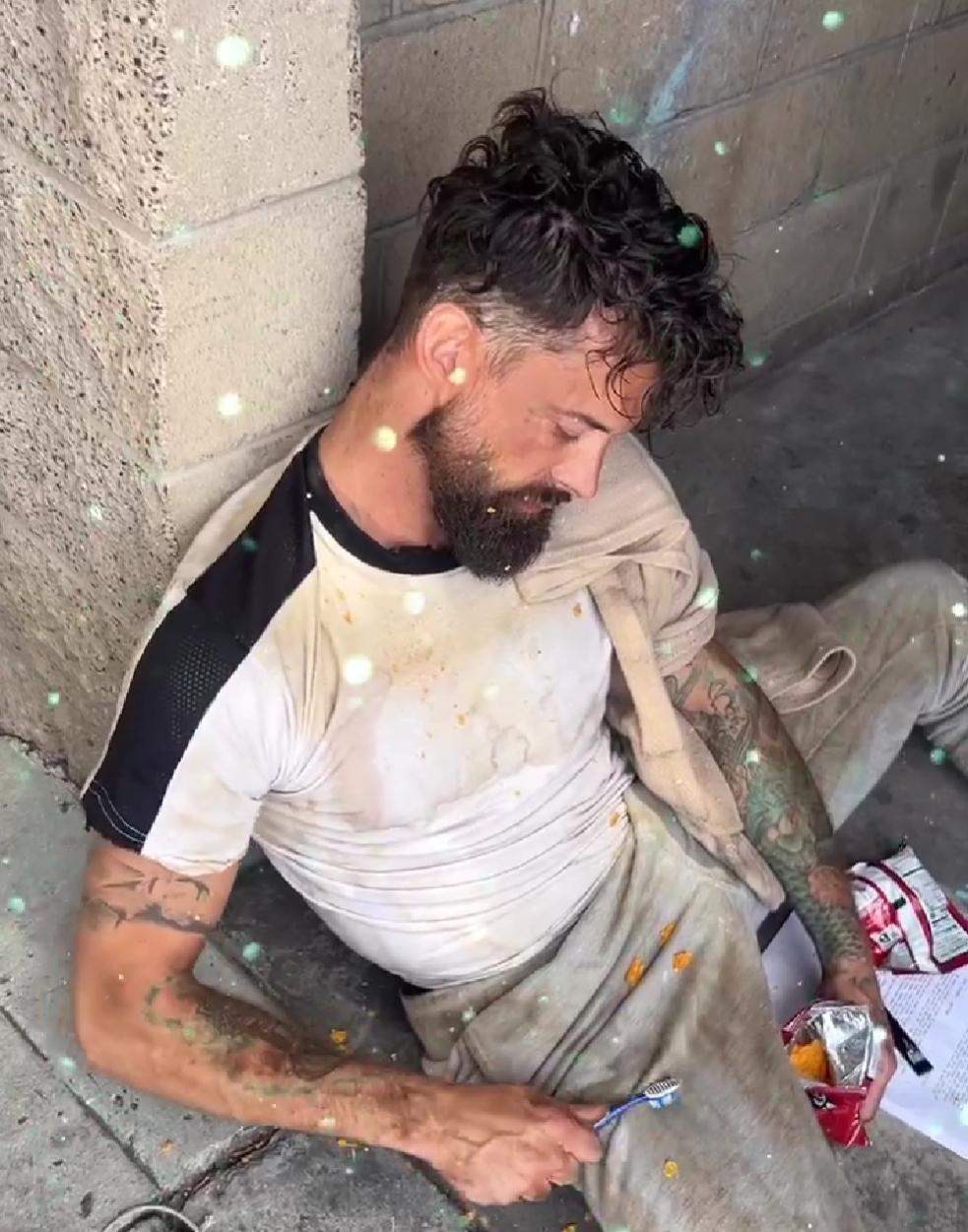 昔日男明星 Alpha Wolf 现在在洛杉矶街头流浪，令人唏嘘。