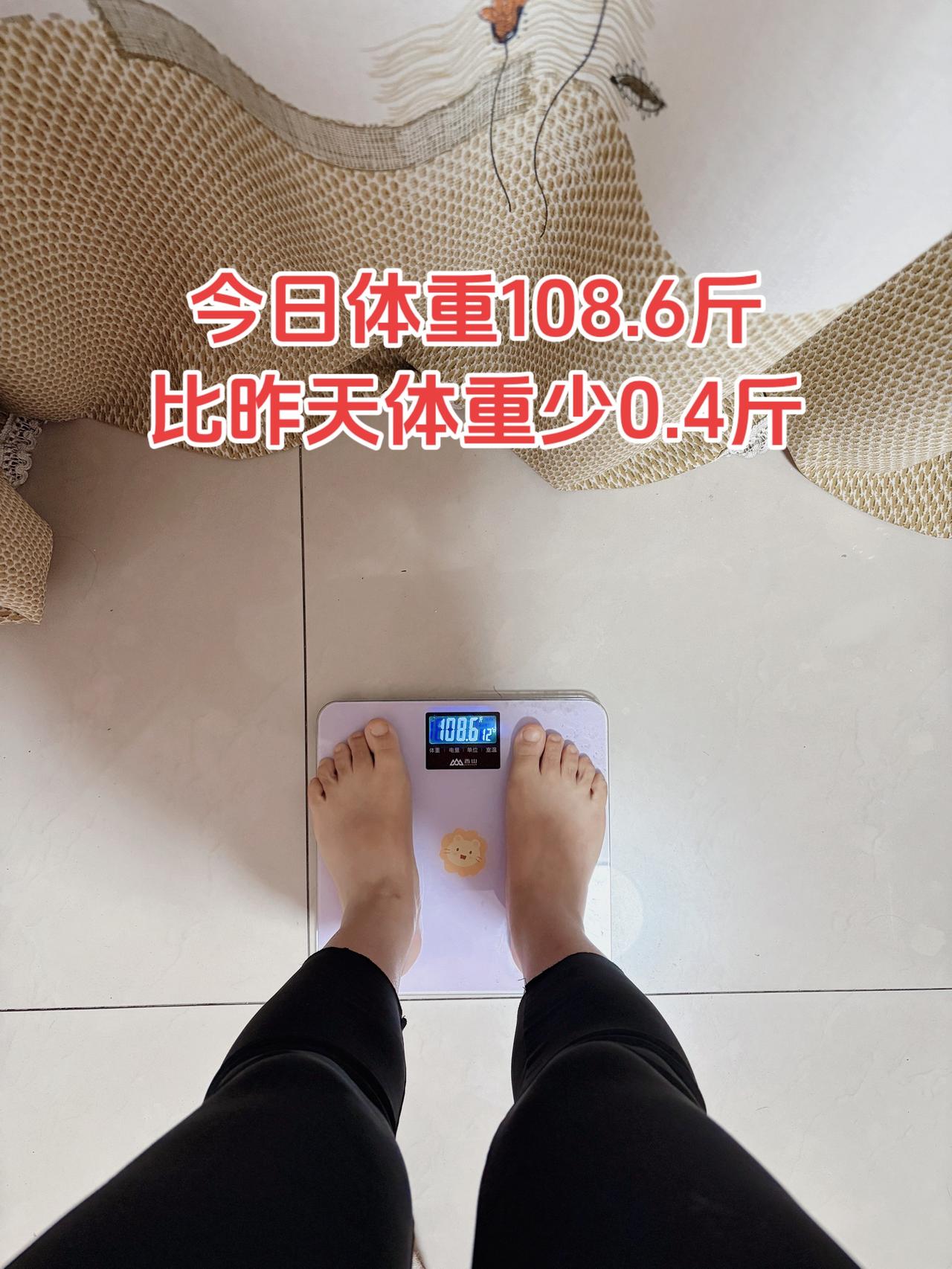 泪水打湿我的减脂餐，今日体重108.6斤⬇️0.4斤
今日减脂早餐：牛奶燕麦+鸡