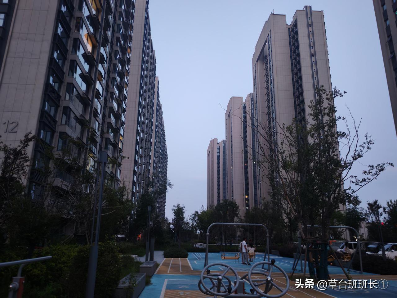 济南买房记。一个房屋中介门店，一个月大概成交多少套房子？今天在等红绿灯的时候，听