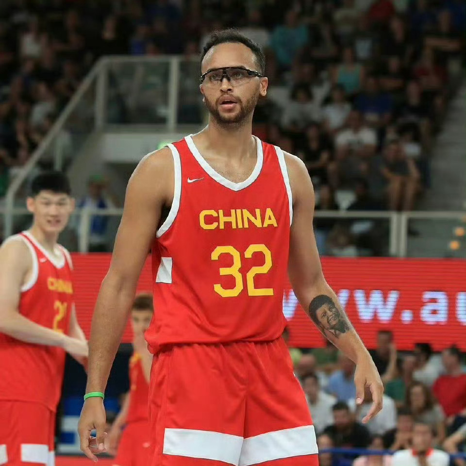 很显然这次归化很失败，花了很多钱还没得到好结果，你能说是李凯尔能力不足吗？更多还