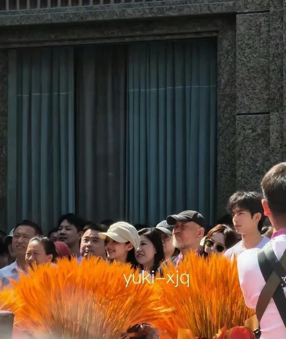 野狗骨头恭喜宋威龙、张婧仪新剧开机，男帅女美，观众有眼福了。[送花花] ​​​