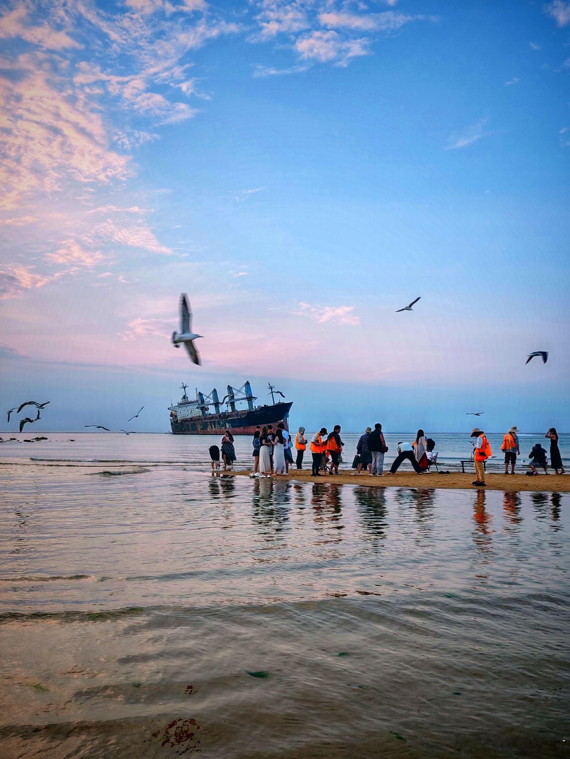 用眼睛寻找美丽 站在海边，晚风拂面。夕阳西沉，鸥影点点，静静眺望海中布鲁威斯号…