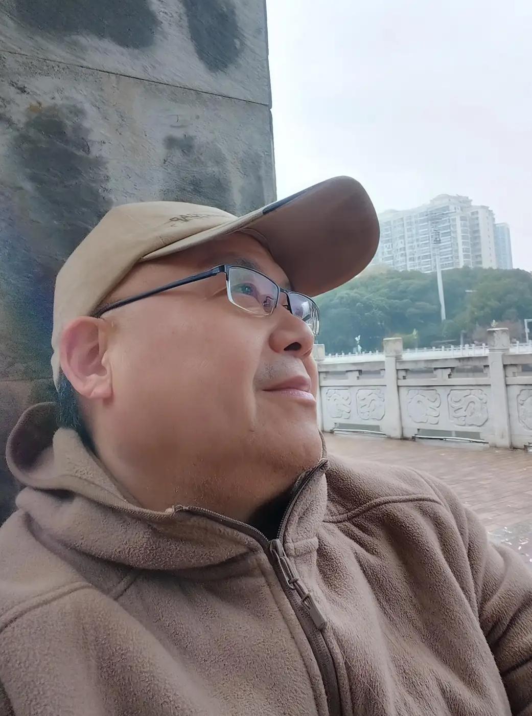 近来一段时间，由于众所周知的原因，我在抖音，在西瓜上拍视频，很少了。

也有很长