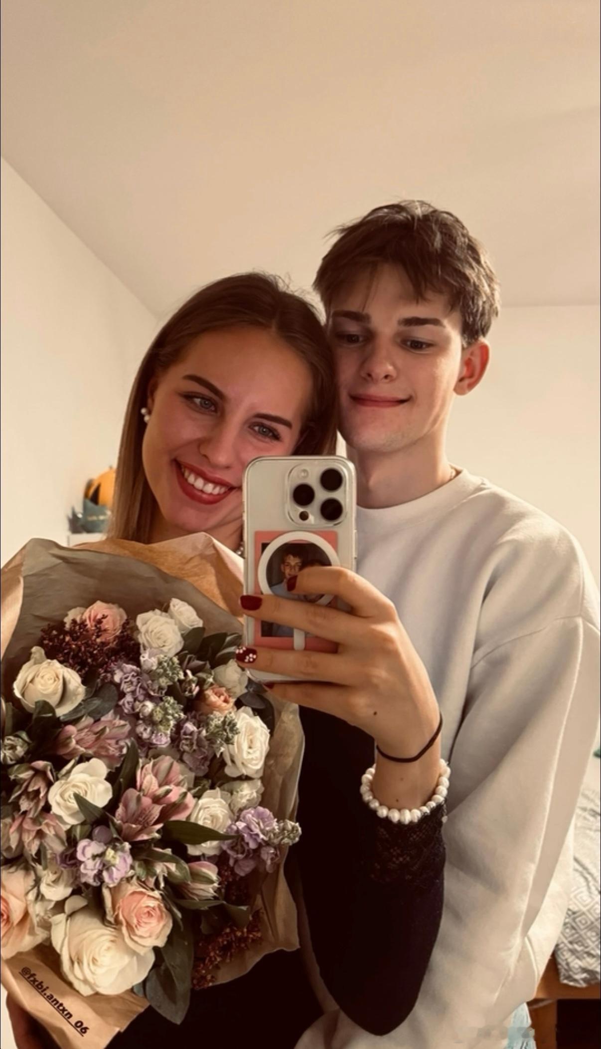 考夫蔓和男友共度情人节💐 