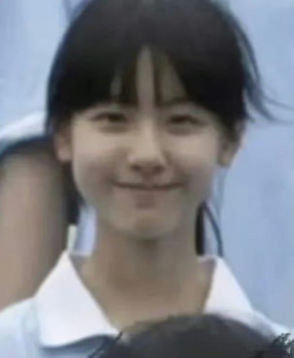 不懂陈都灵的家人们真的是有难了啊[哇][哇][哇]这不就是白月光本人嘛，不过好像