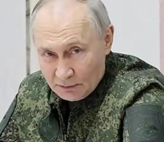 俄罗斯手里的核弹头数量全球第一，放狠话最有气势，可这仗打了三年多，愣是连一颗都没