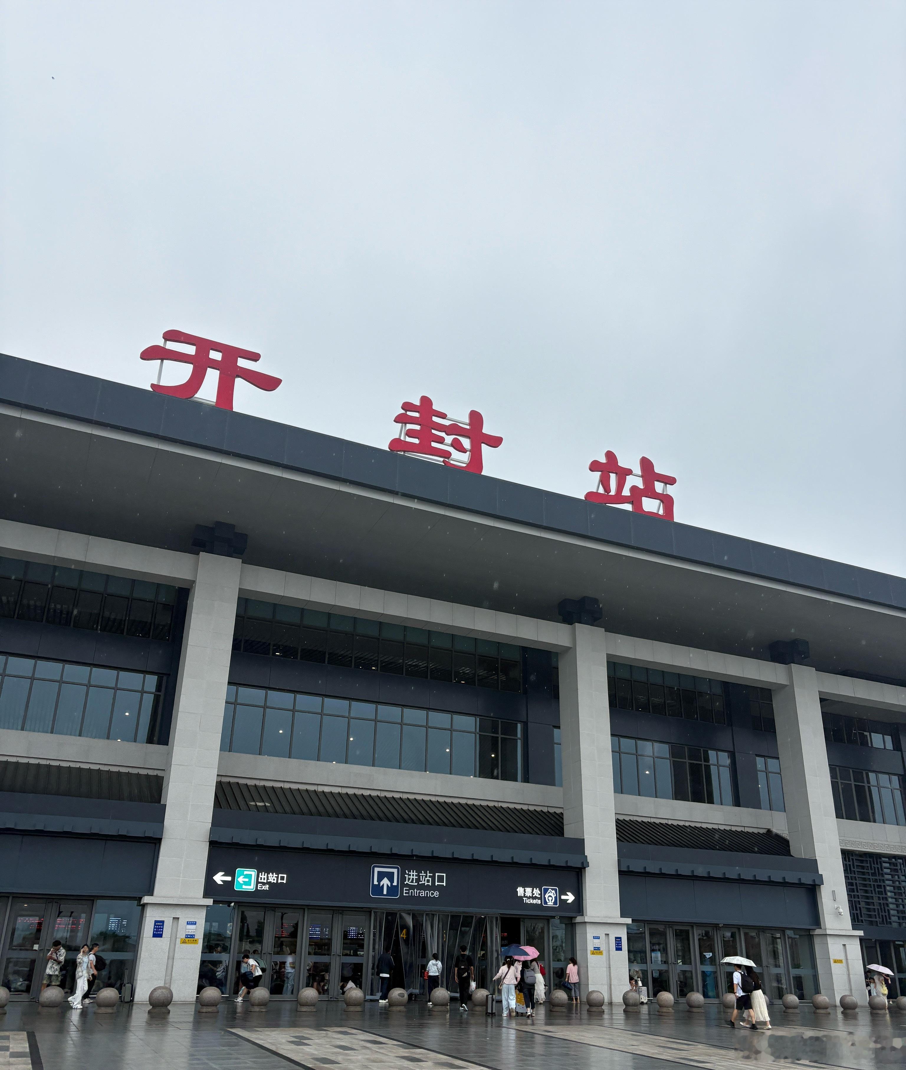 冻死在开封六月的雨里 