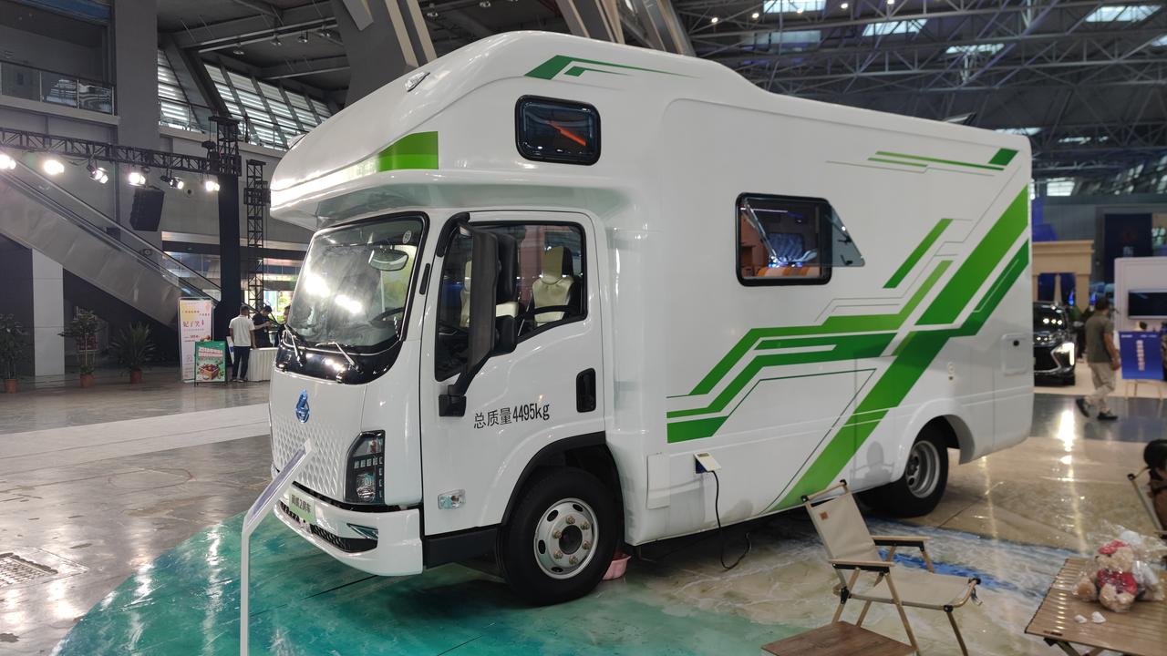 东风柳汽67品牌客户日活动现场，乘龙露营房车，功能齐全，好开好看，开上它纵情山海