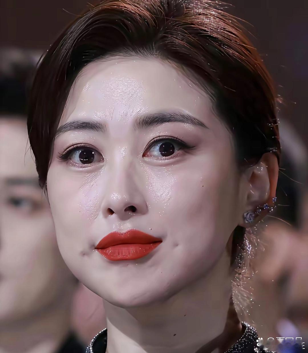 朱珠生图颜值抗打，状态惊艳，气质绝到爆炸！ 