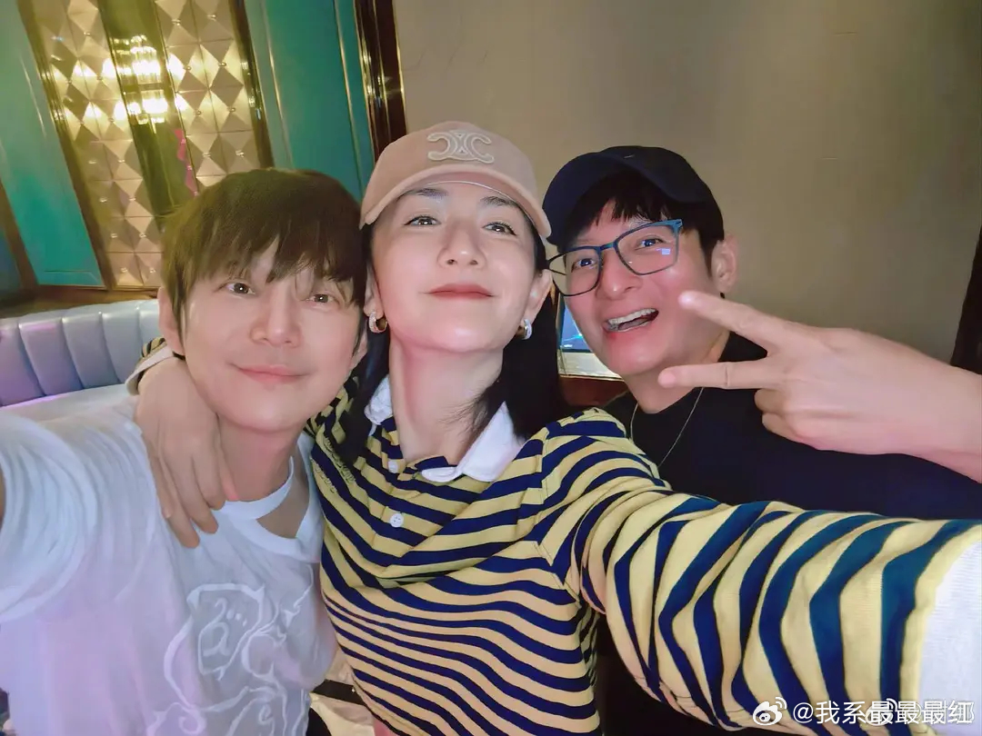 谢娜发行浪姐录制结束～被何炅和维嘉安排了粉还给她加了鸡腿 幸福的娜姐 