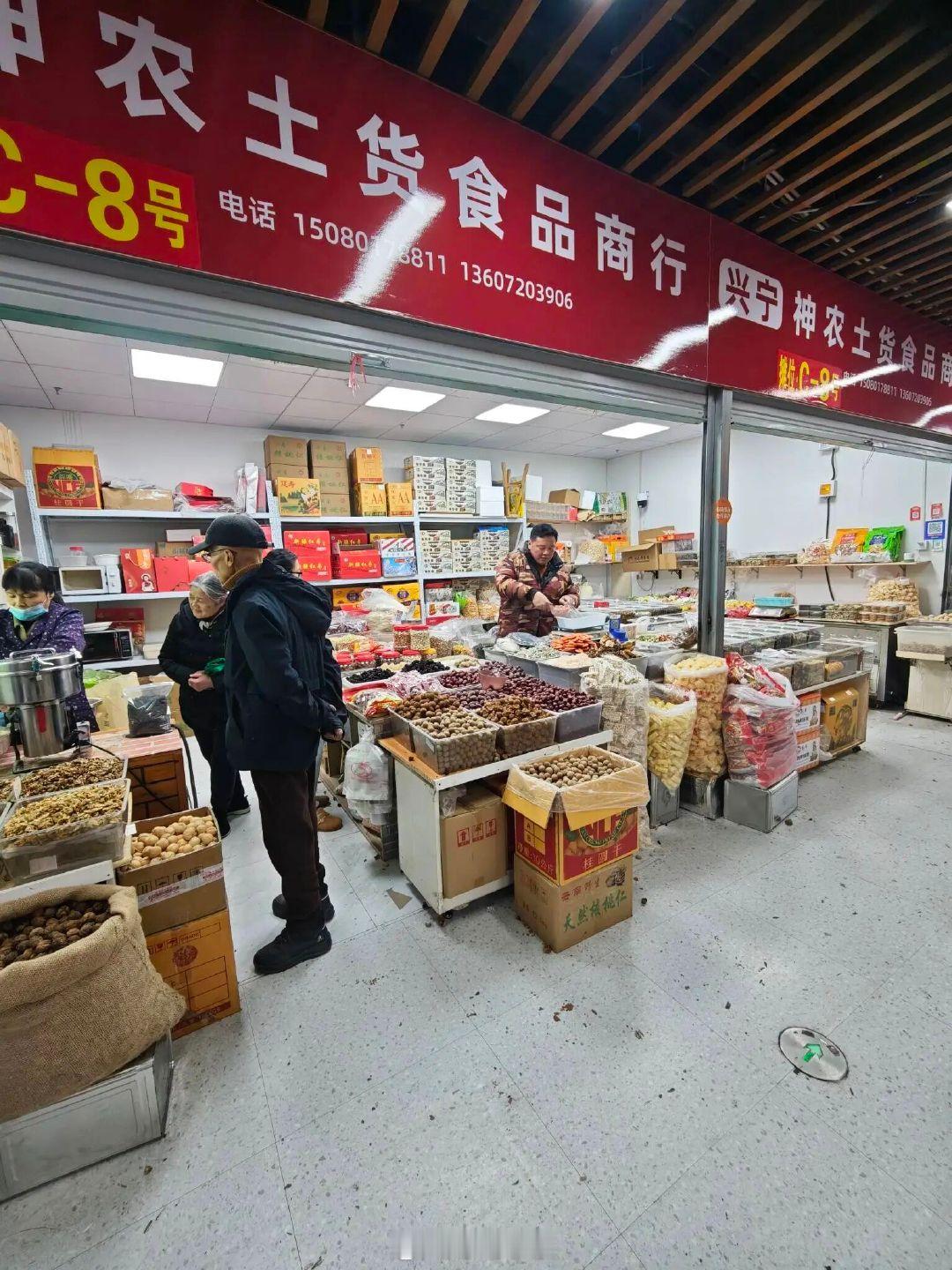 【宁波这个市场搬迁后生意更红火了 ！网友称其是“老年经济”，但没想到年轻人也疯狂