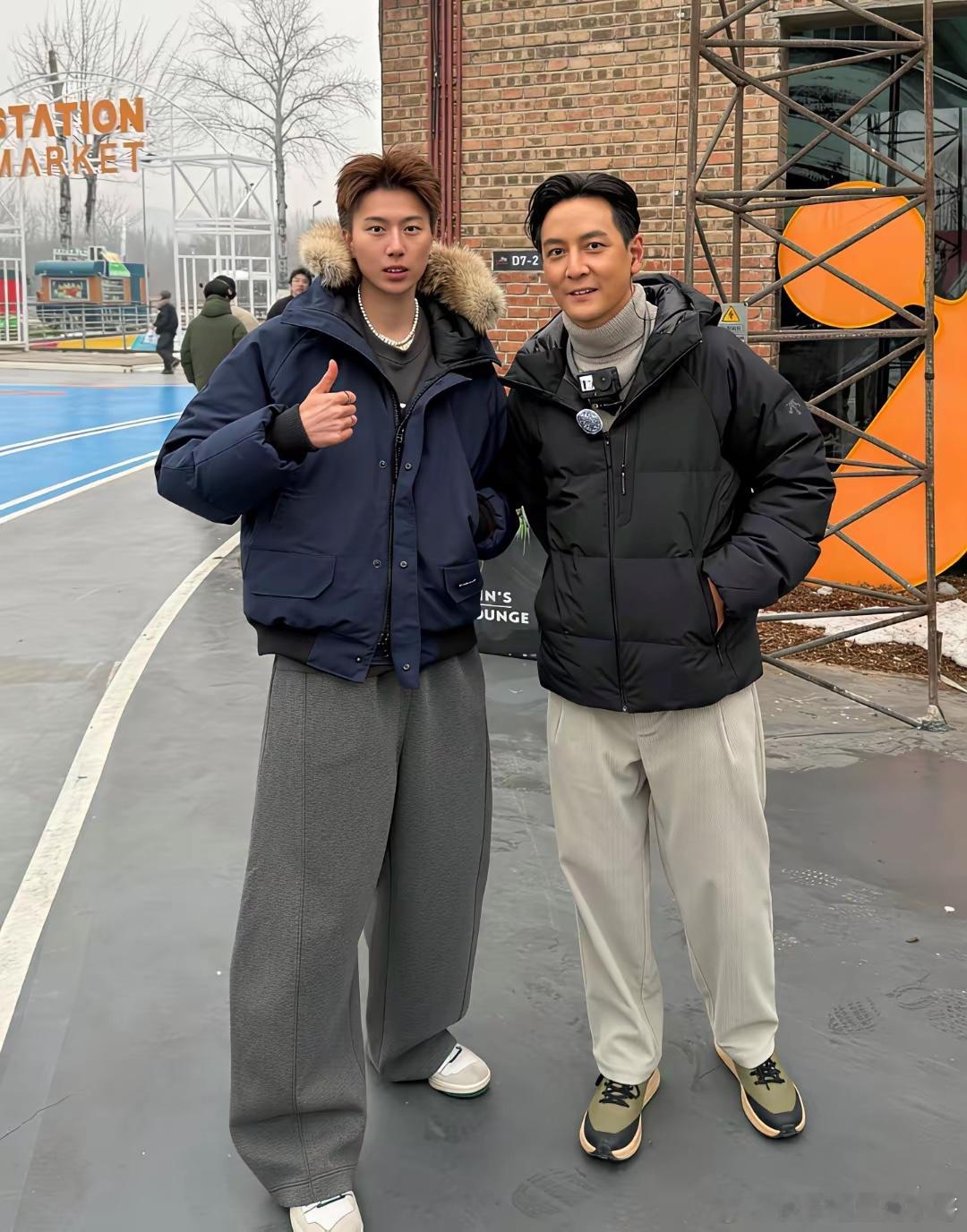 吴彦祖现身北京街头，他的脸变化好大，姨化好严重，发际线后移，年龄感好明显，真是岁