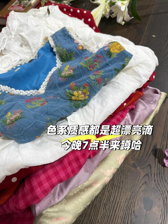 我真的太爱花色的古着小上衣了～