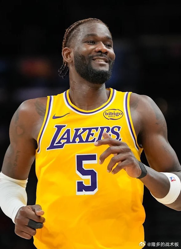 艾顿（背部痉挛）刚刚完成赛前训练，状态升级为可以出战，并将首发出场。科勒贝尔（腹