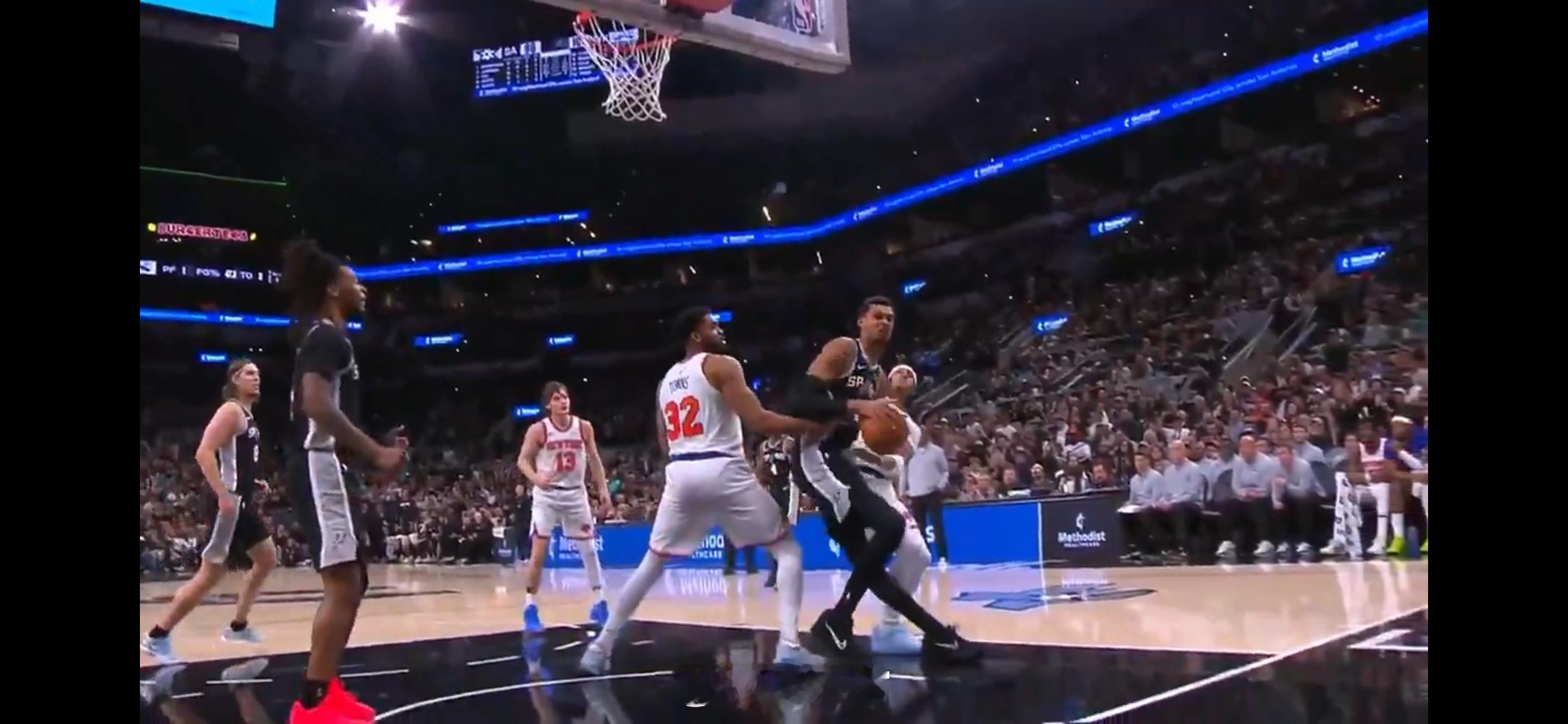 文班亚马的核磁显示左膝超伸没有结构性损伤，但他明天和步行者的比赛确定不打，周日和