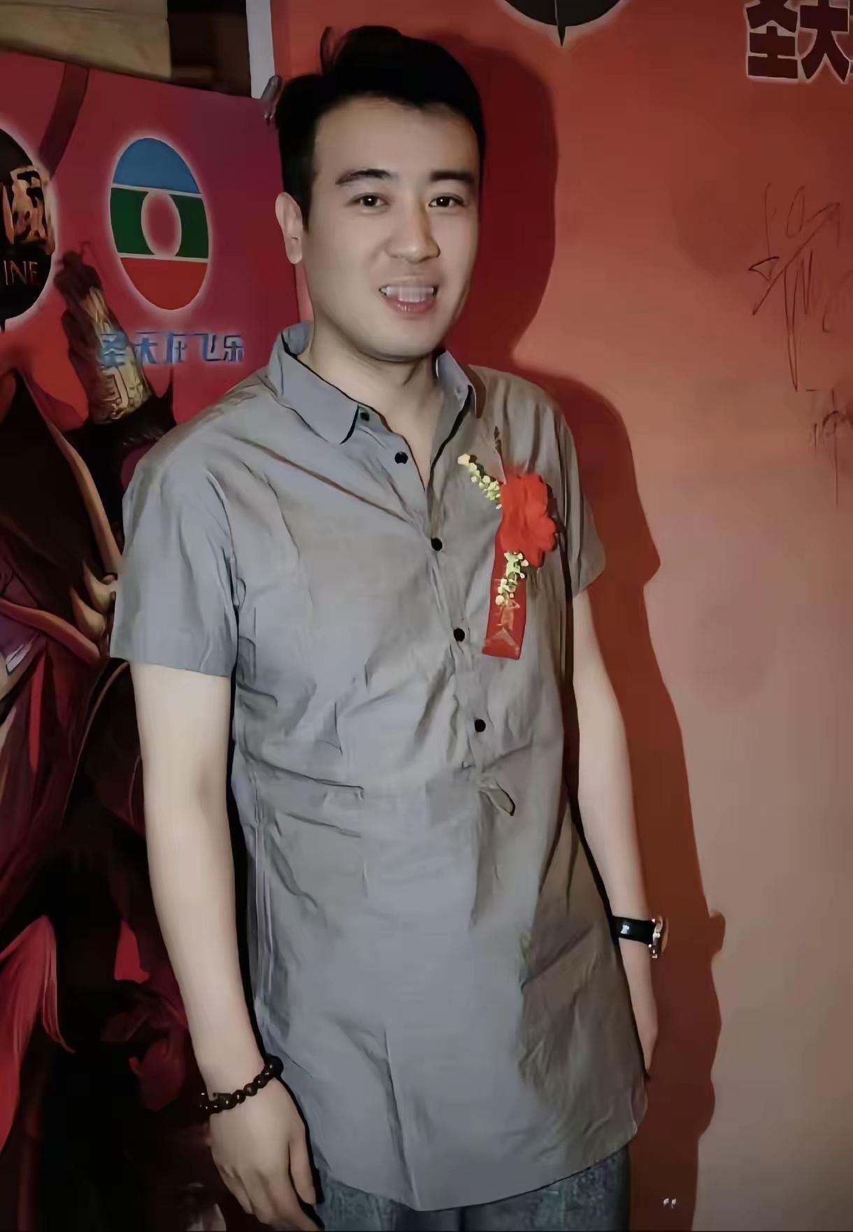 年轻的时候还是很哇塞的哟。
男人味十足！