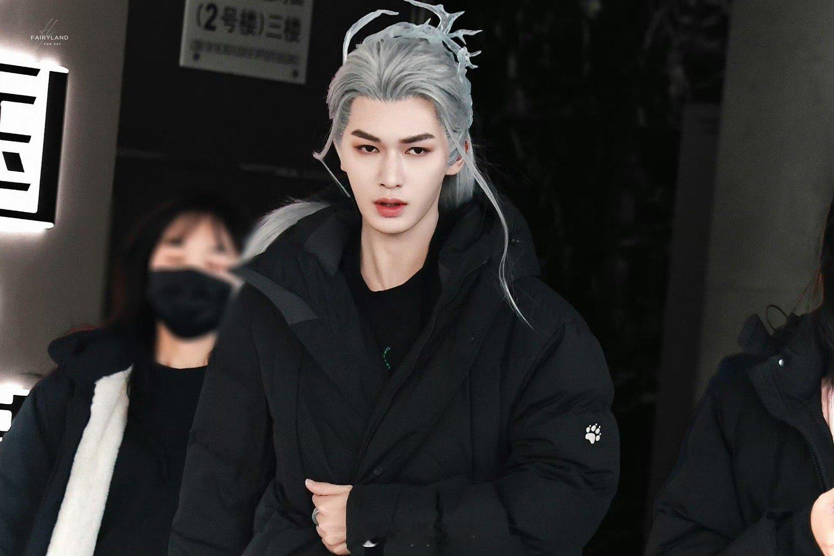 朱正廷心间错白发路透又是被朱正廷的颜值惊艳到的一天啊！朱正廷在男主剧《心间错》的