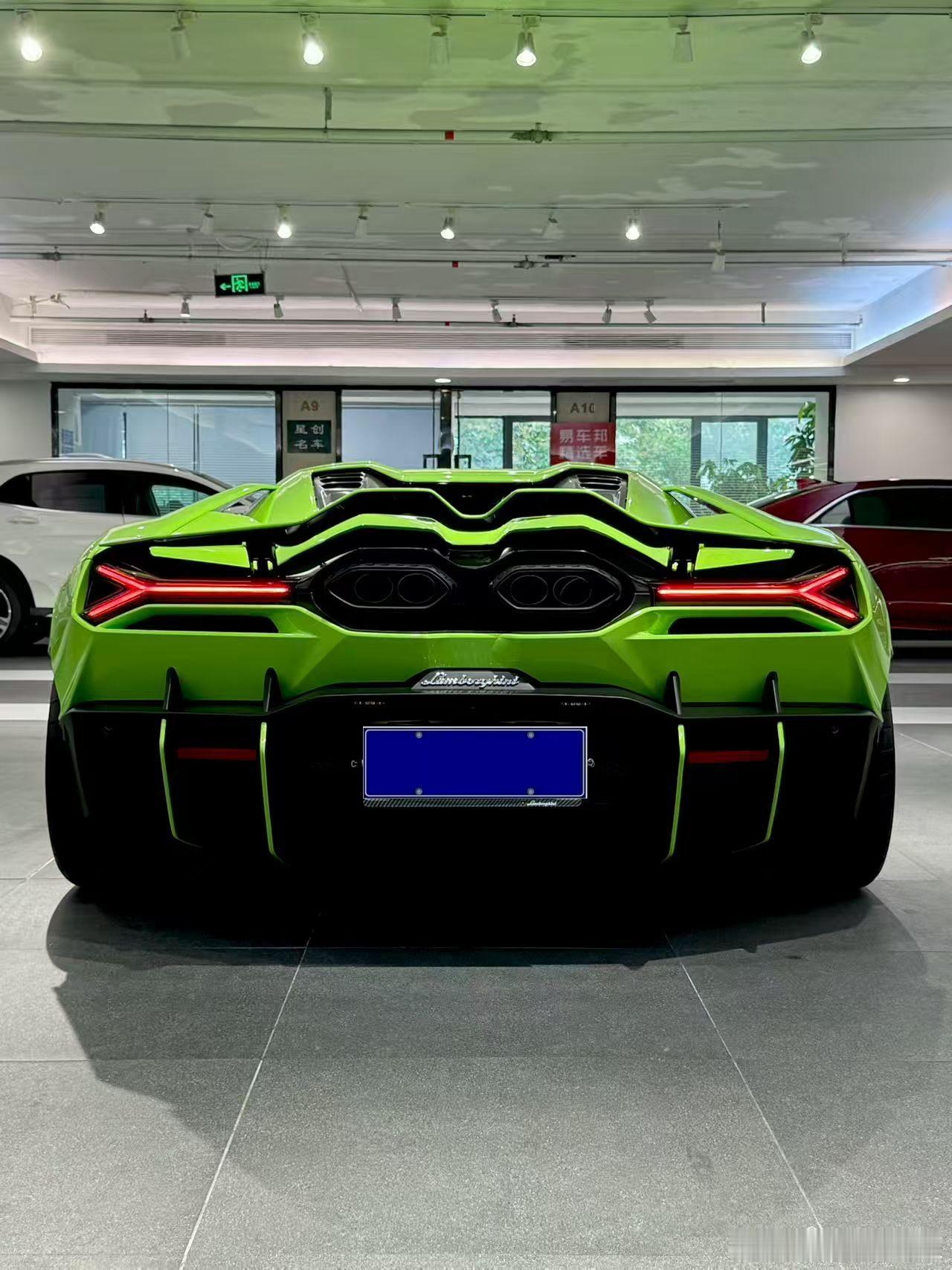 2025年兰博基尼 Revuelto V12，3500公里，配置无需多言 