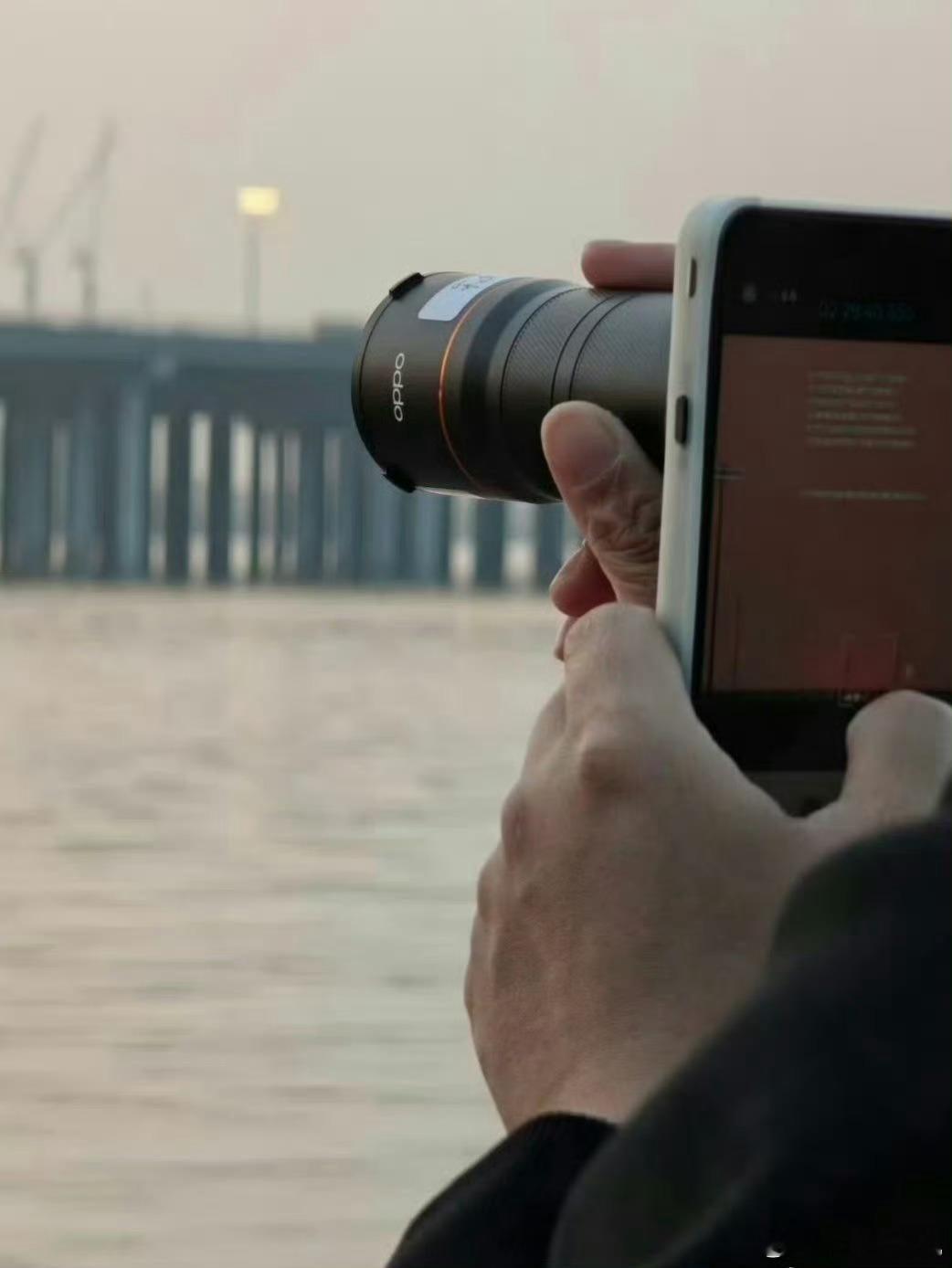 都在传这是OPPO Find X9 Ultra以及增距镜，这个增距镜真的就是大炮