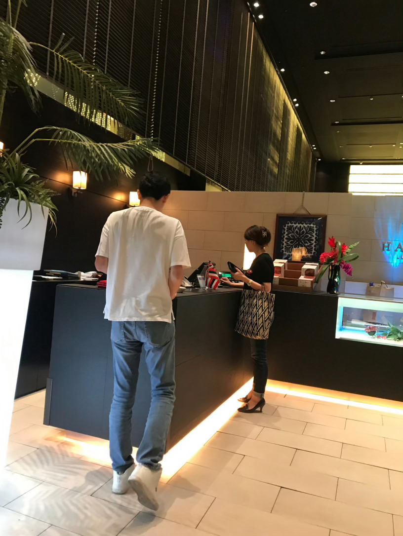 不管是我家人还是我朋友的聚会老公都很喜欢很愿意一起去参加为了多和我在一起为了融入