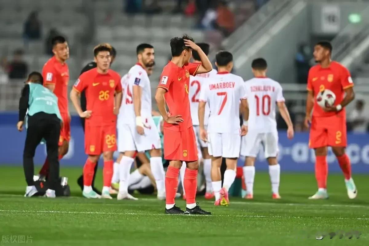 亚洲杯，国足0-0塔吉克斯坦全场球员表现打分情况:

1、刘彬彬——5.0分

