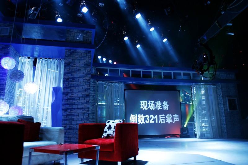 人民日报点名综艺“拍完就走”这事，真的戳中了很多户外拍摄的痛点。
之前海南万宁的