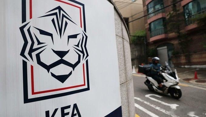 韩国被曝性贿赂3名中国足协人士韩国警方宣布，针对韩国足协裁判在2011年至201