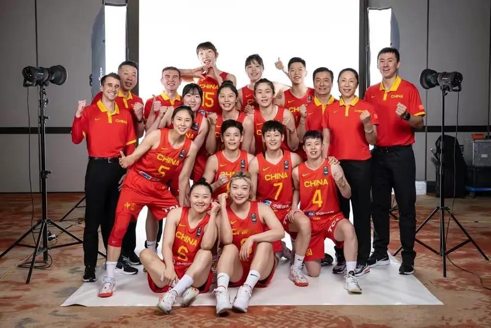 中国女篮，轻松拿下新西兰，喜气洋洋过大年。
女篮下一场将在大年初一迎战奥运东道主