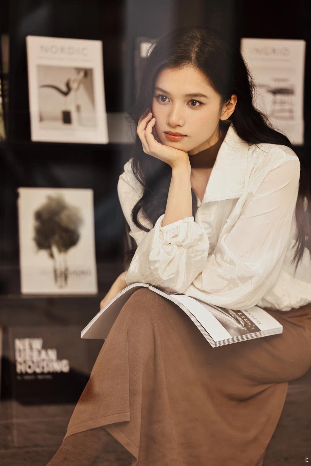 张婧仪[超话] 张婧仪这几组照片都好美哦！不同的风格都好美！但我最喜欢第一组！温