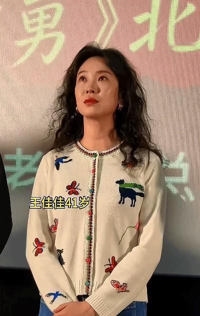 别再吹“松弛感”了，那玩意儿害了多少好演员。
看《追风者》里的王佳佳。
她演苏辞